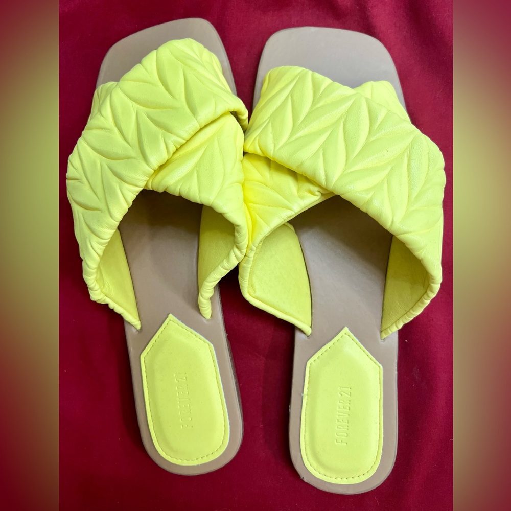 💛Criss cross yellow sandals New!💛